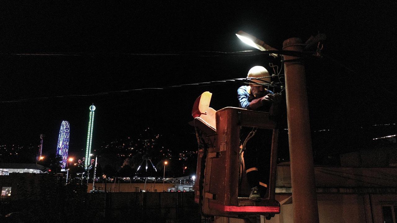 Elektrik Şebekesinin Bakımı İçin Yılbaşında Ekibimiz Görev Başında