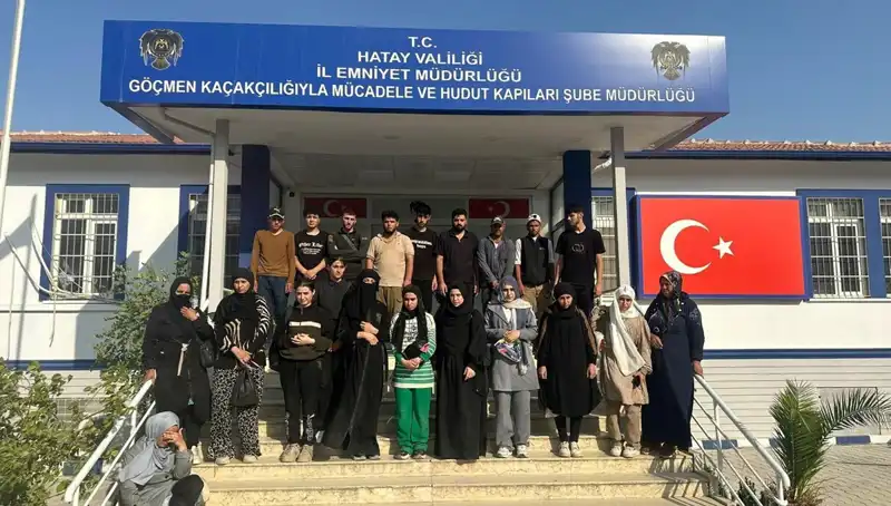 Minibüste Saklanan 24 Göçmen, Polisi Harekete Geçirdi!