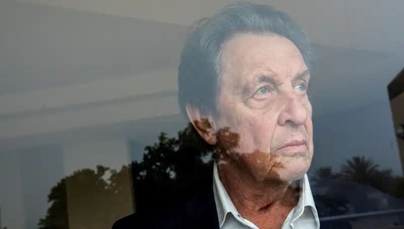 Elon Musk’ın Babasından Şok Edici İtiraflar: “3 Cinayet İşledim, Kızımı Belaya Sokacaklardı”
