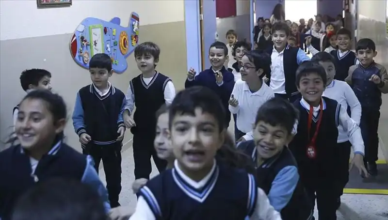 2025'te Okullar Ne Zaman Açılıyor? Tüm Tatil Tarihleri Açıklandı!
