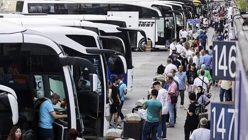İstanbul, Geçen Yıl 369 Bin Kişiyi Uğurladı: Nedenleri ve Etkileri