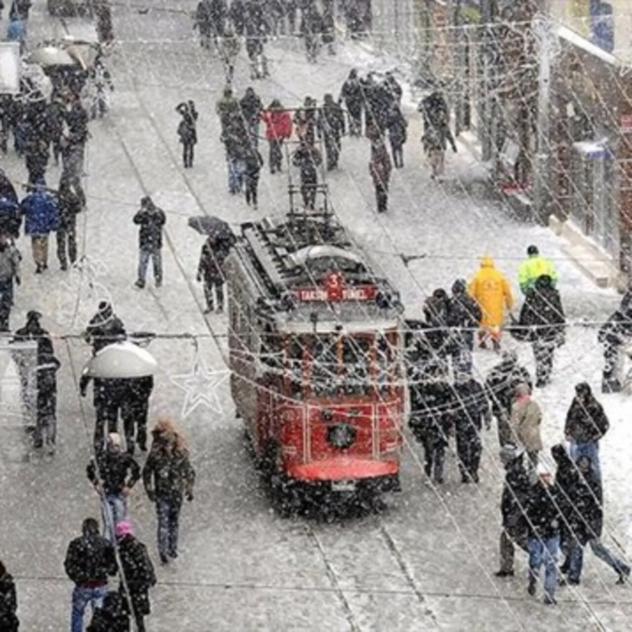 İstanbul'a Kar Ne Zaman Yağacak? Meteoroloji Tarih Verdi!