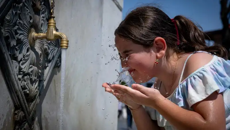 Türkiye’de 16 Şehirde Sıcaklık Rekorları Kırılıyor: 40 Dereceyi Geçti!