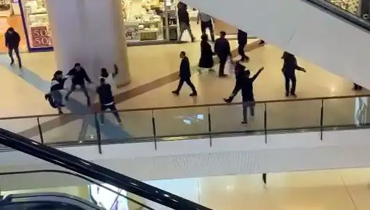 İstanbul Alışveriş Merkezinde Şok Eden Kavga Anları