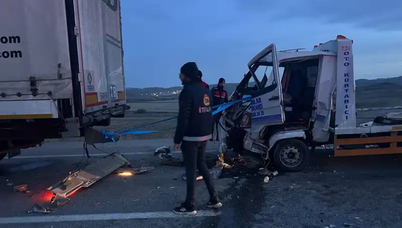 Kazaya Yardım İçin Durdu, İkinci Kaza Büyüledi: Biri Ağır, Dört Yaralı!