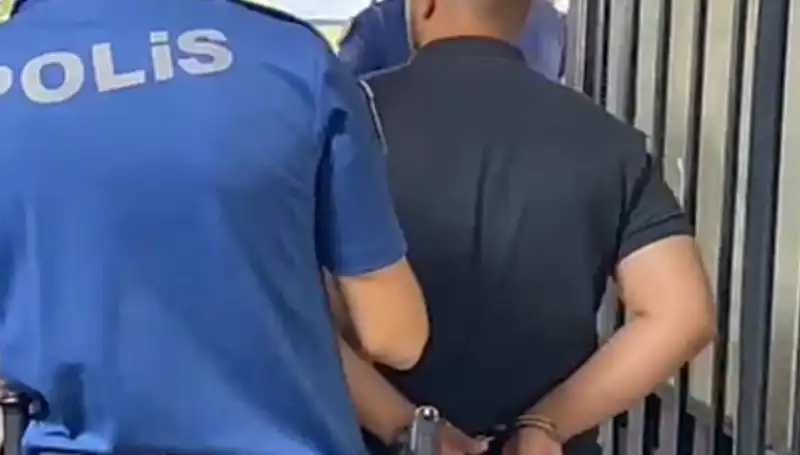 İzmir'de Polise Saldıran Şahsın Tutuklanması Şehirde Gündem Oldu