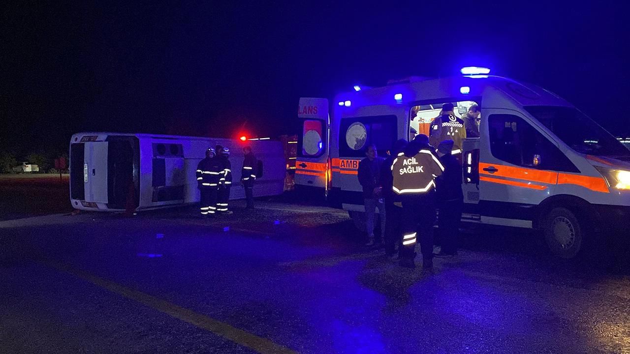 Cenaze midibüsü kazası: 1 ölü, 23 yaralı
