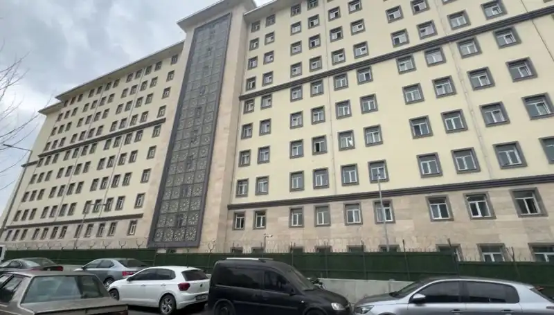 Kız Öğrenci Yurdunda Şok Olay: Takip Edilen Genç, İçeri Girdi ve Arama Başlattı