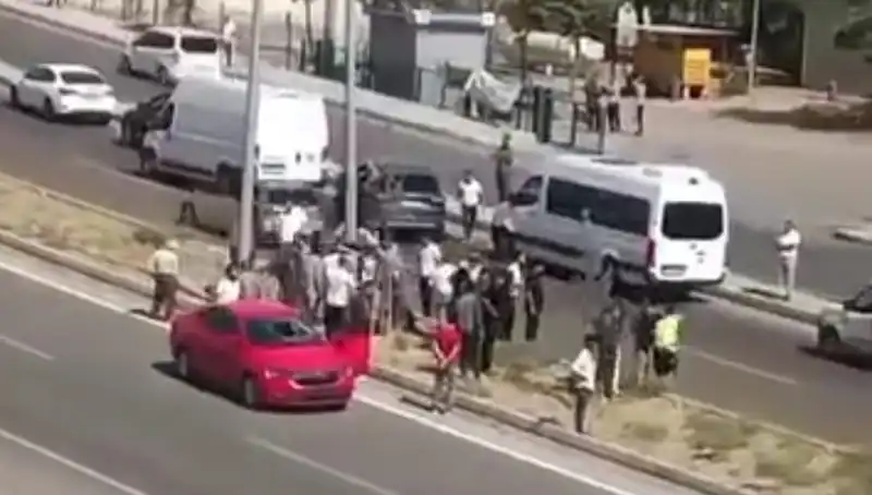 Yayaya Çarpan Otomobil, Şehirde Korku Dolu Anlar Yaşattı