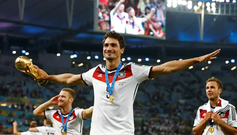 Hummels Futbol Kariyerini Noktalıyor: Efsane Savunmacının Emeklilik Kararı