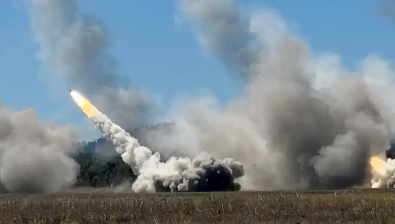 Avustralya’nın Askeri Tatbikatında Tarihi Bir İlk: HIMARS Atışı Gerçekleşti