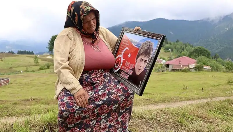 DEM Parti, Eren Bülbül'ün Annesine Sıcak Bayram Mesajı Gönderdi