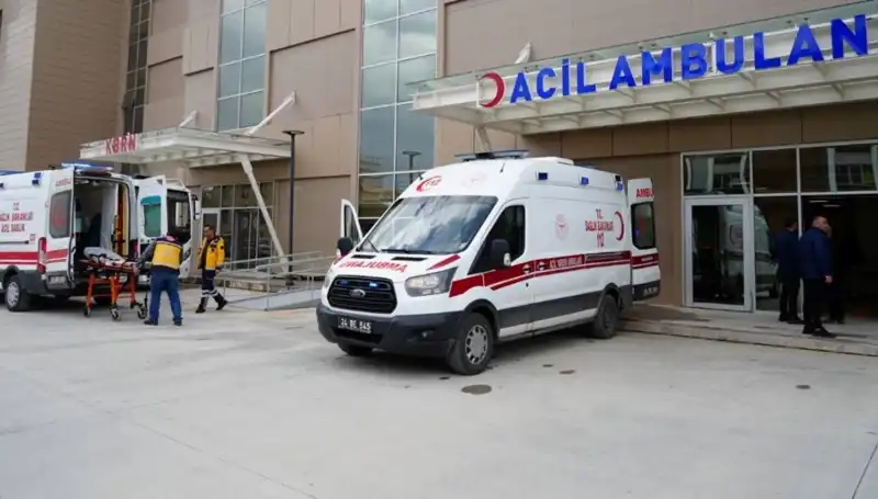 Erzincan'da Şok Edici Kaza: Bir Hayat Gitti, Üç Kişi Yaralı