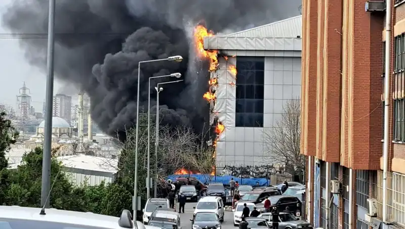 Başakşehir’deki Sanayi Sitesinde Korkutan Yangın: Tüm Detaylar