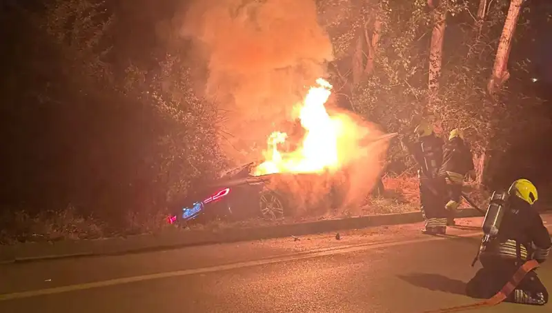 Otomobil Kazasında Yangın Çıktı: Panik Anları ve Kahramanlık Hikâyeleri