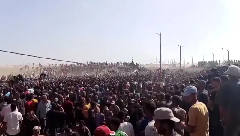 İsrail, Insani Yardım Girişimlerine Saldırdı: Filistin'de 30 Kişi Hayatını Kaybetti
