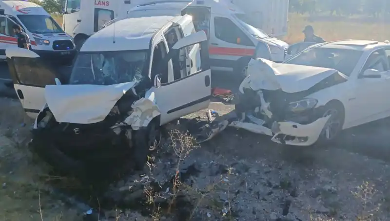 Yürekleri Ağza Getiren Kazada Nevşehir’de 14 Kişi Yaralandı